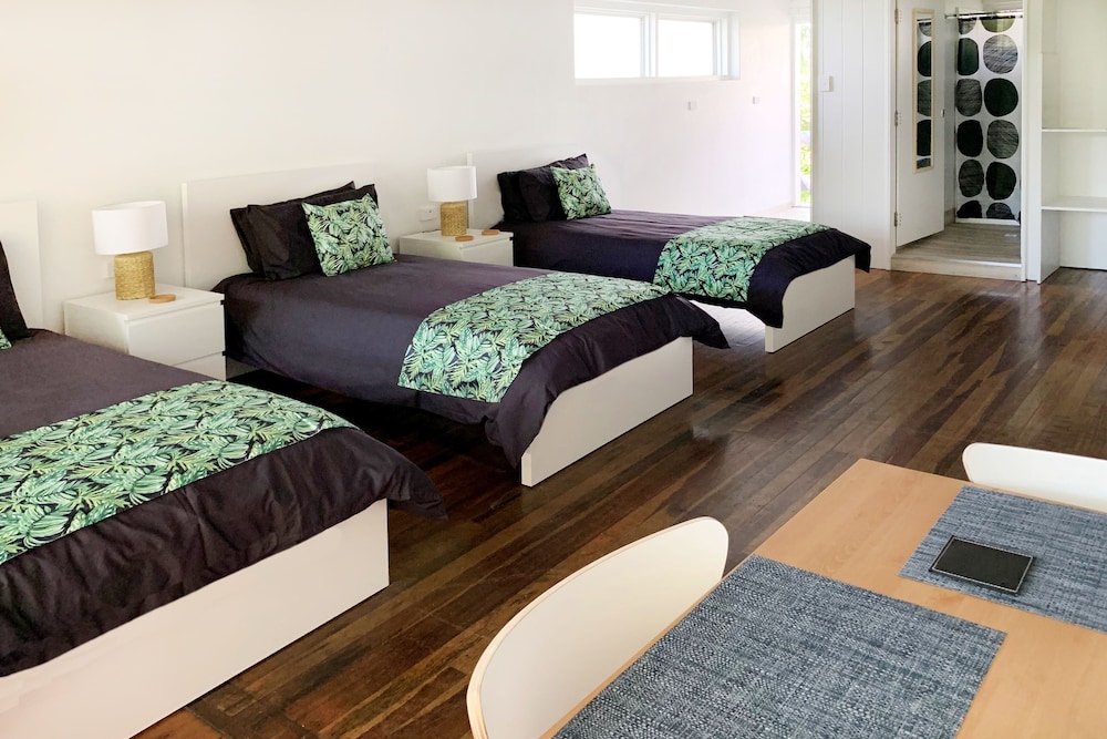 Airlie Beach Magnums 16/76