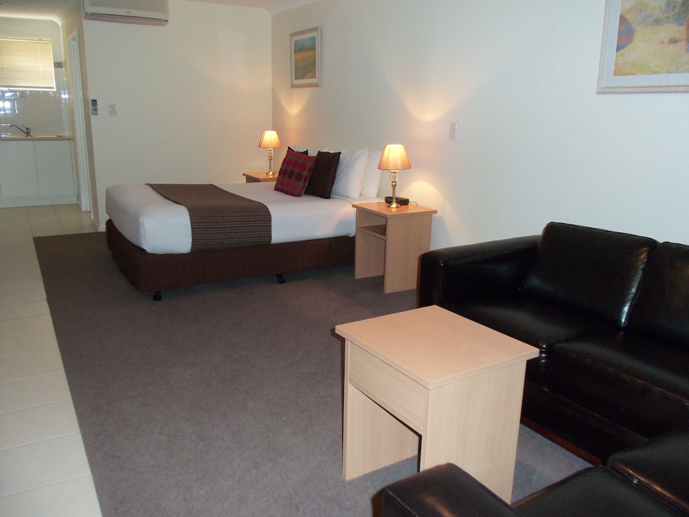 Emu Point Motel 38/70