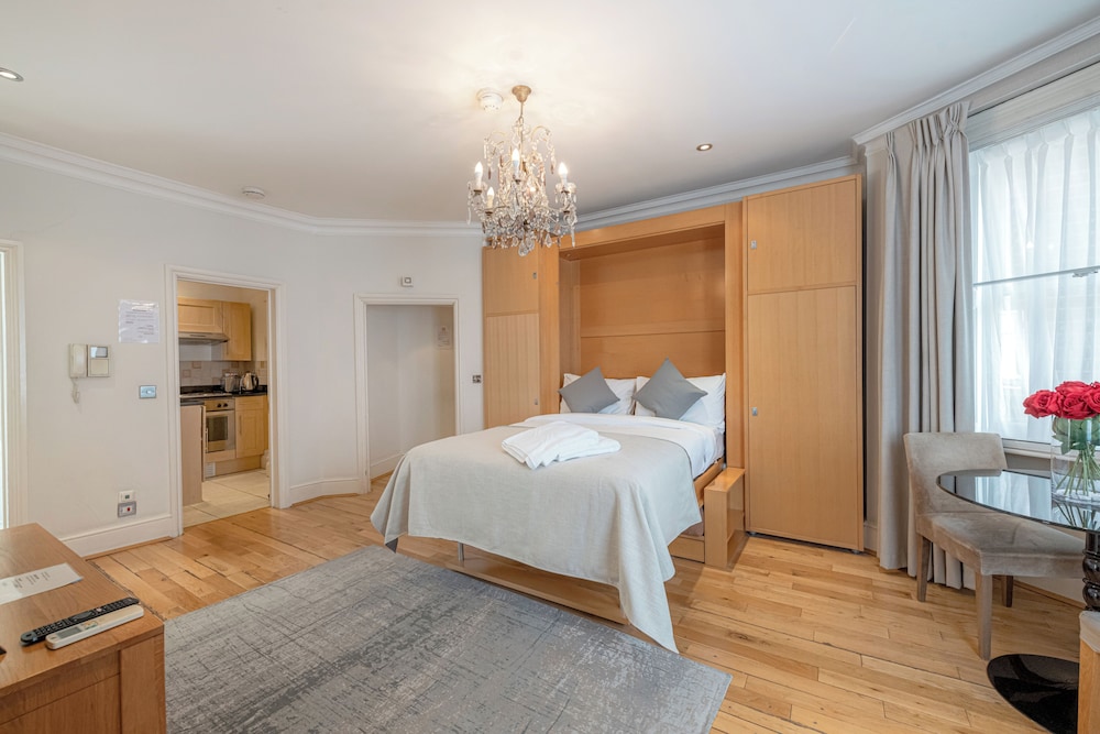 17 Hertford Street 10/42
