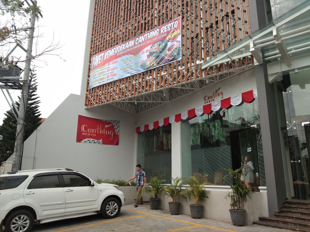 Hotel Parangraja 56/61