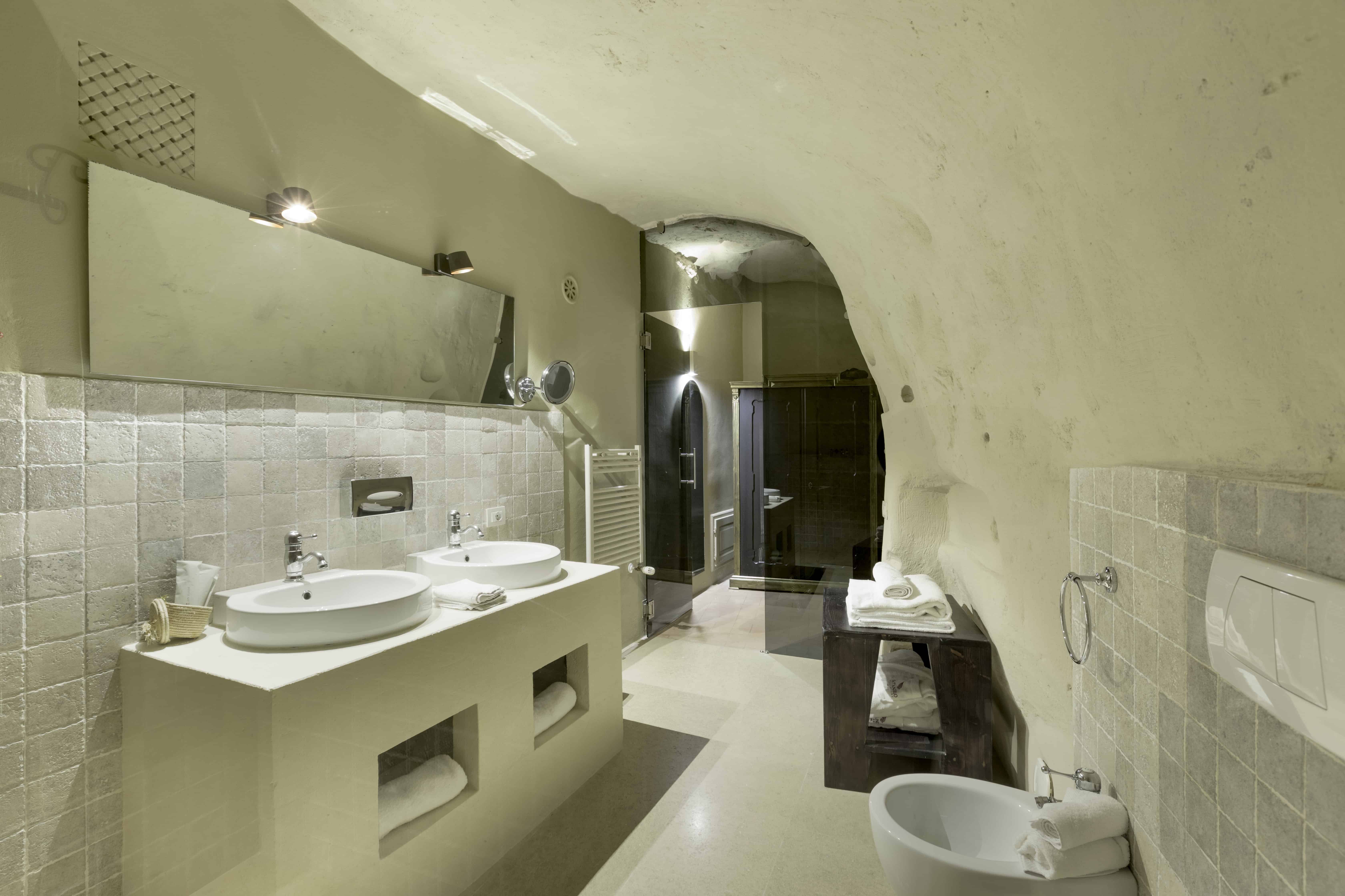 Cave, Big, Patio