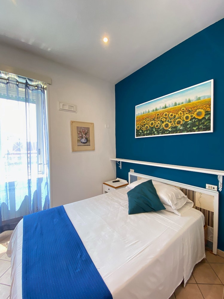 ECONOMY, FRENCH BED