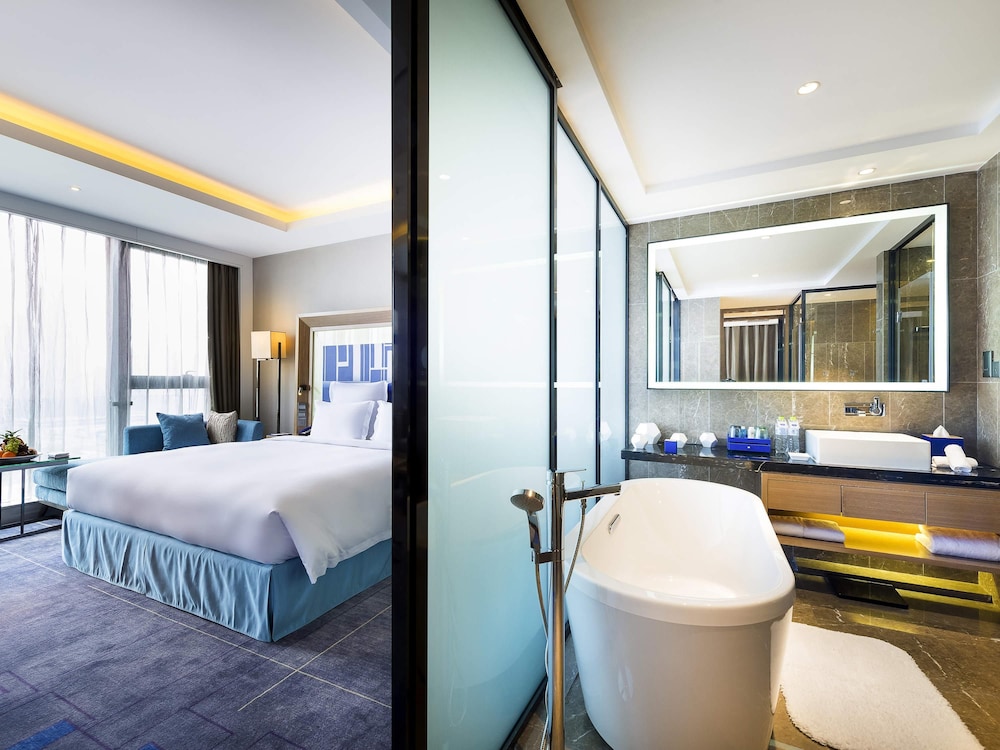 Novotel Ningbo East 74/76