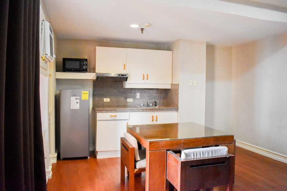 Sunette Tower Suites Makati City Center 10/75