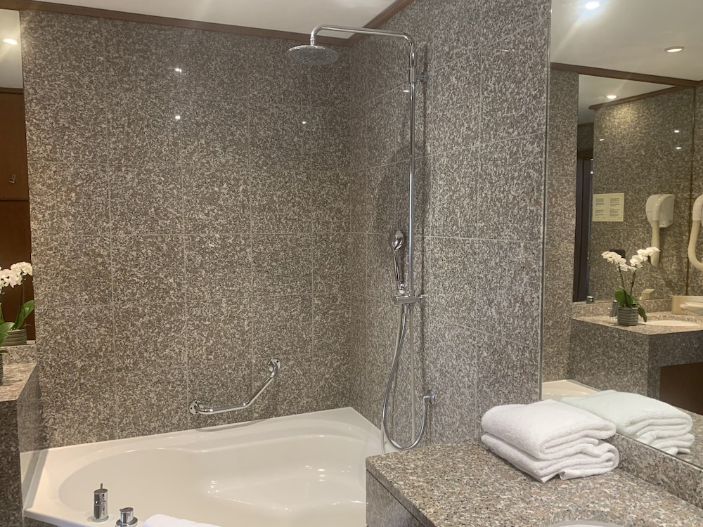 Hotel Goldstar Resort And Suites 47/50