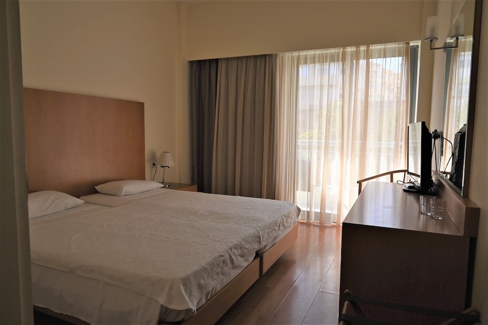 غرفة كلاسيكية صغيرة بسريرين منفصلين بشرفة، Angela Downtown Hotel 2/4