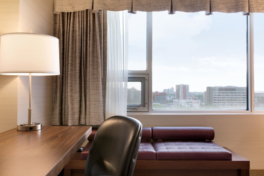 Coast Edmonton Plaza Hotel 18/41