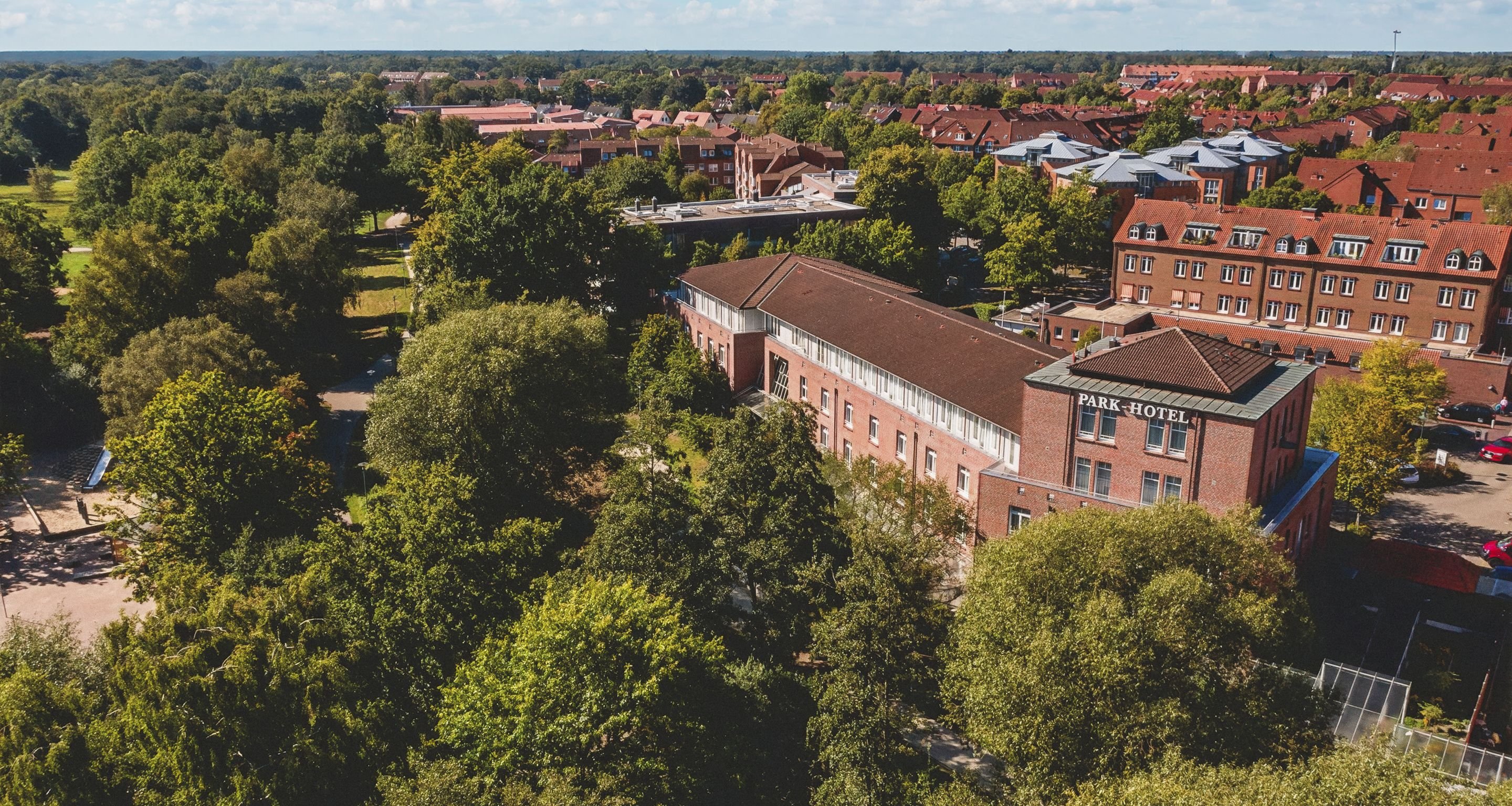 PLAZA Premium Parkhotel Norderstedt 1/10