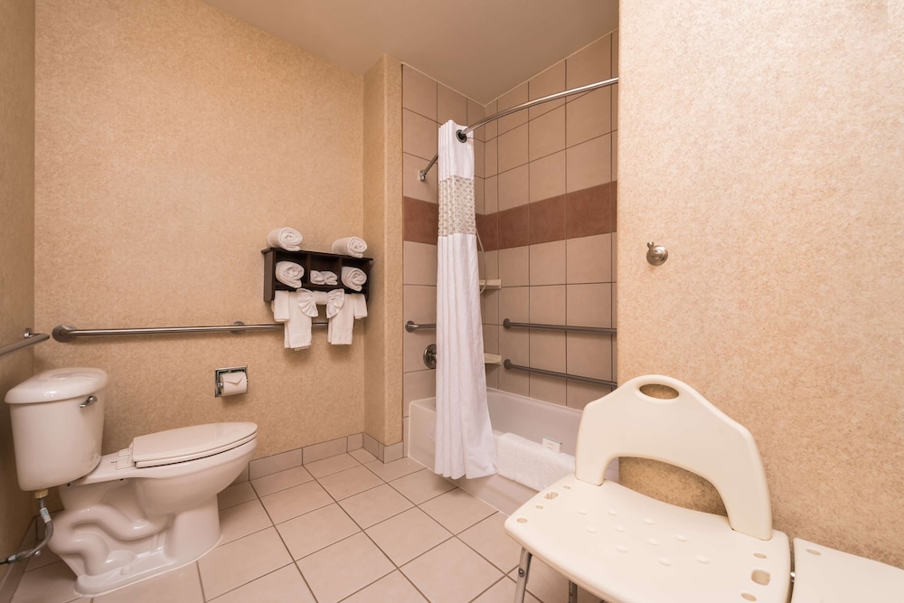 Hampton Inn Suites Ontario 12/60