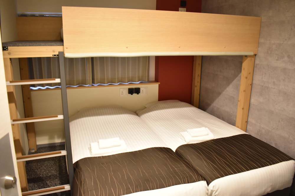 CONNECTING, LOFT