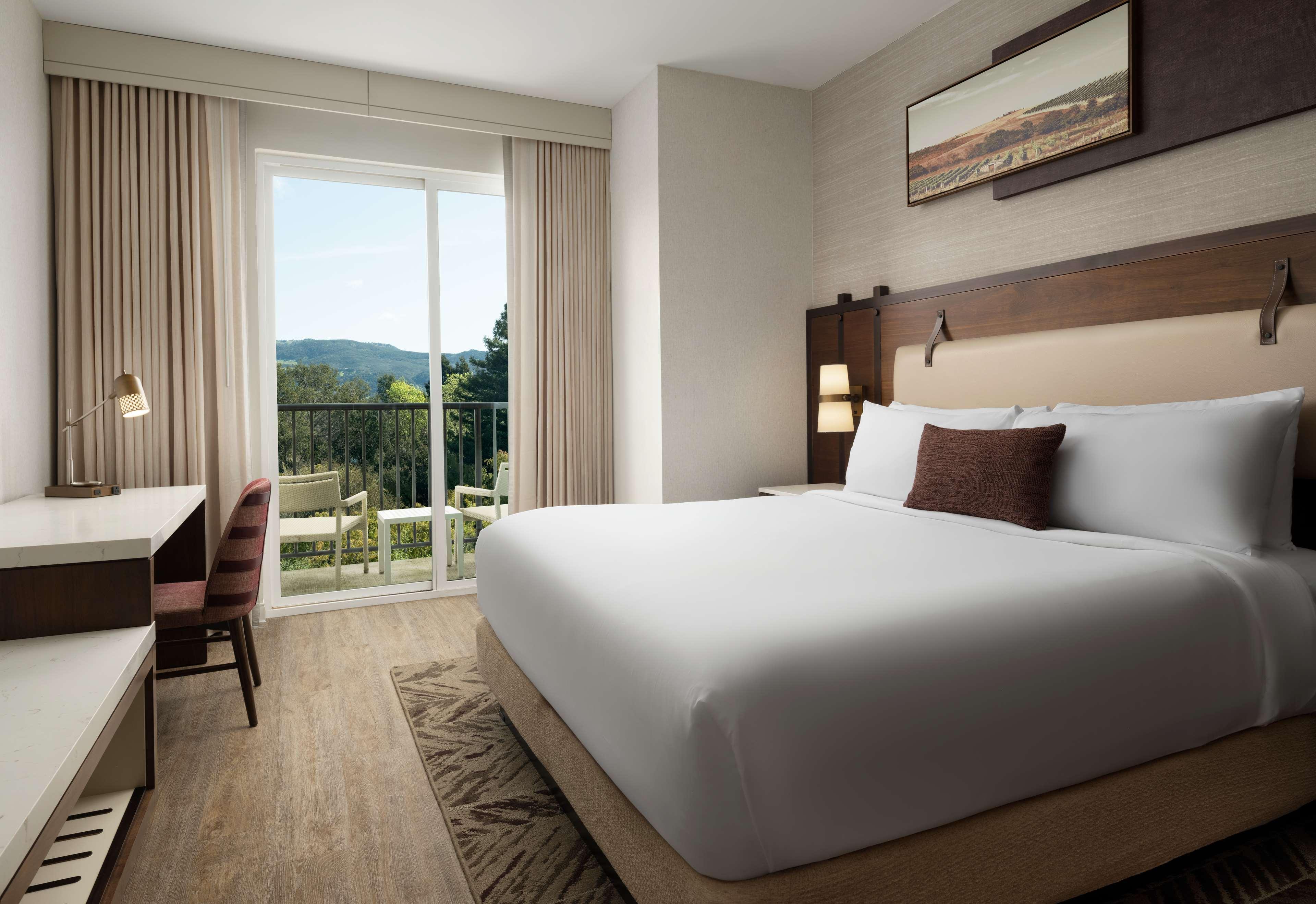1 BEDROOM, SUITE, KING BED