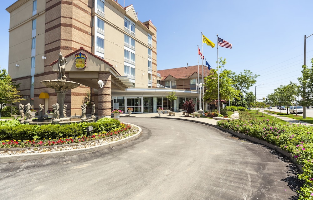 Monte Carlo Inn Airport Suites 63/68