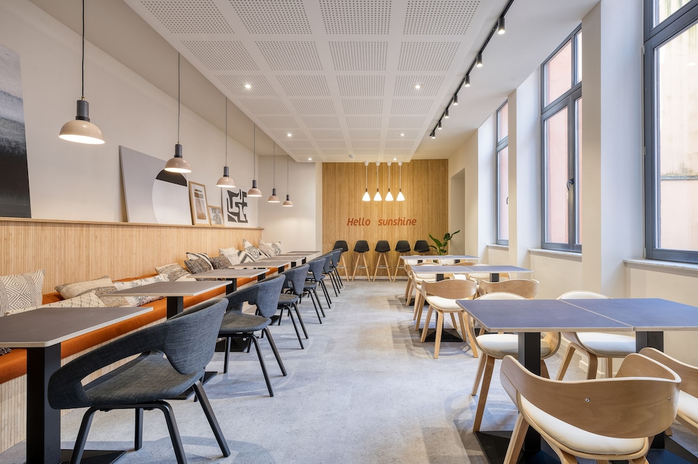 restaurant cafeteria