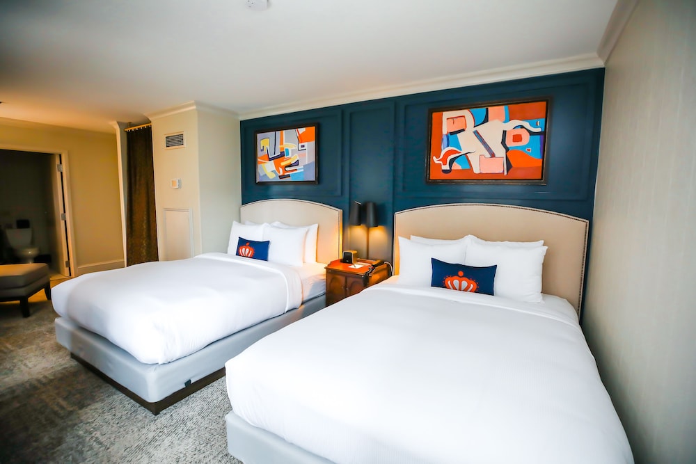 The Dunhill Hotel 10/22