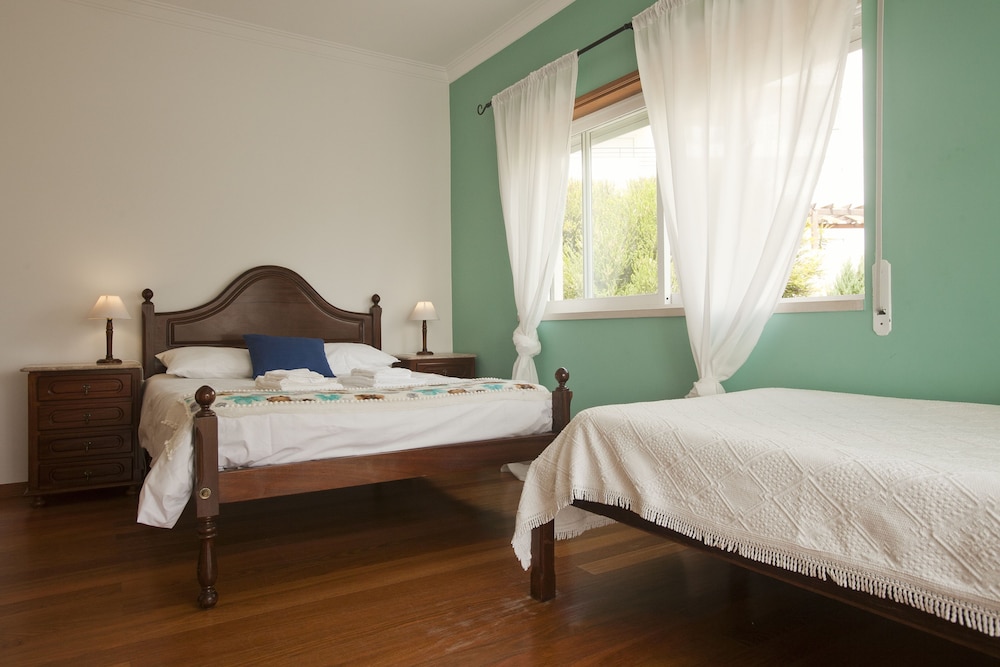 Ericeira Chill Hill Hostel & Private Rooms 11/50