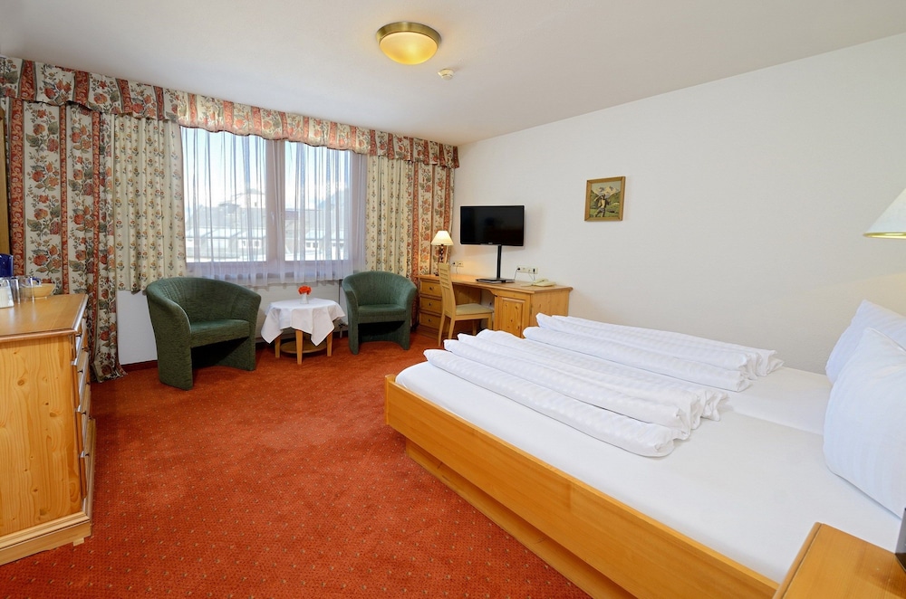 Neue Post Hotel 12/50