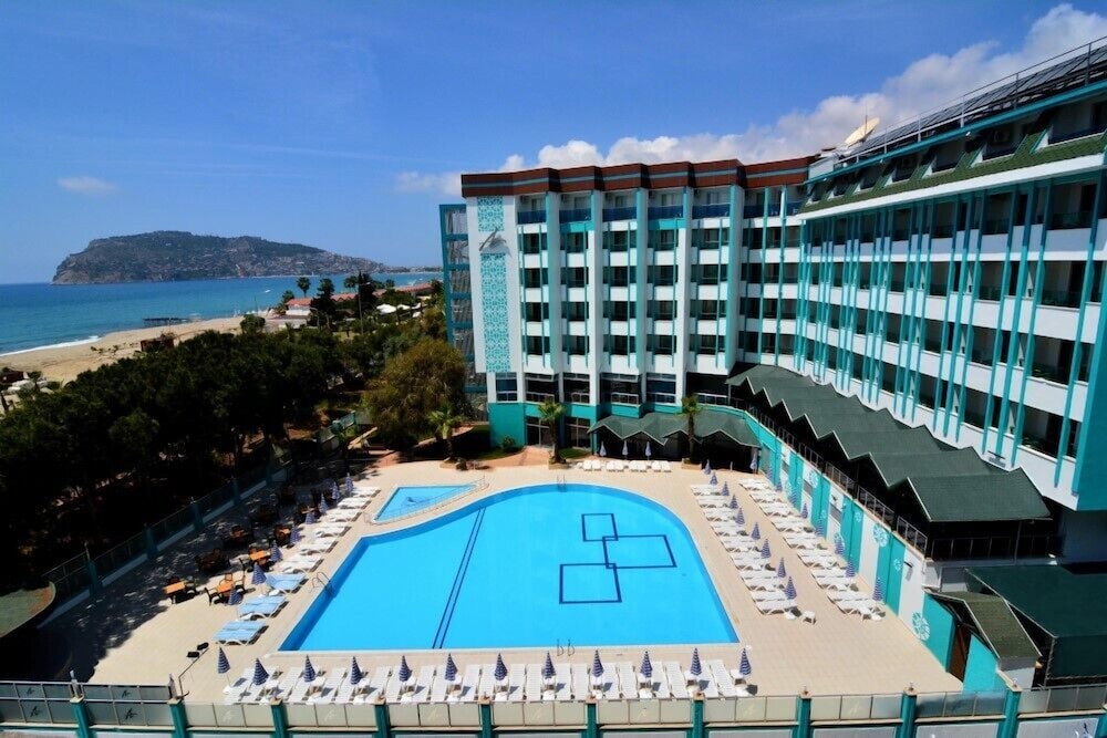 Ananas Hotel 3/33