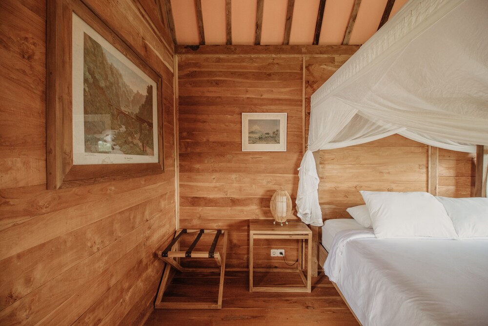 House, Double Bed