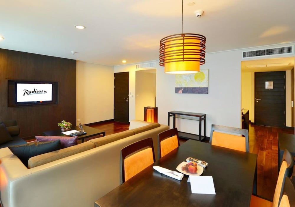 RADISSON SUITES BANGKOK SUKHUMVIT 49/73