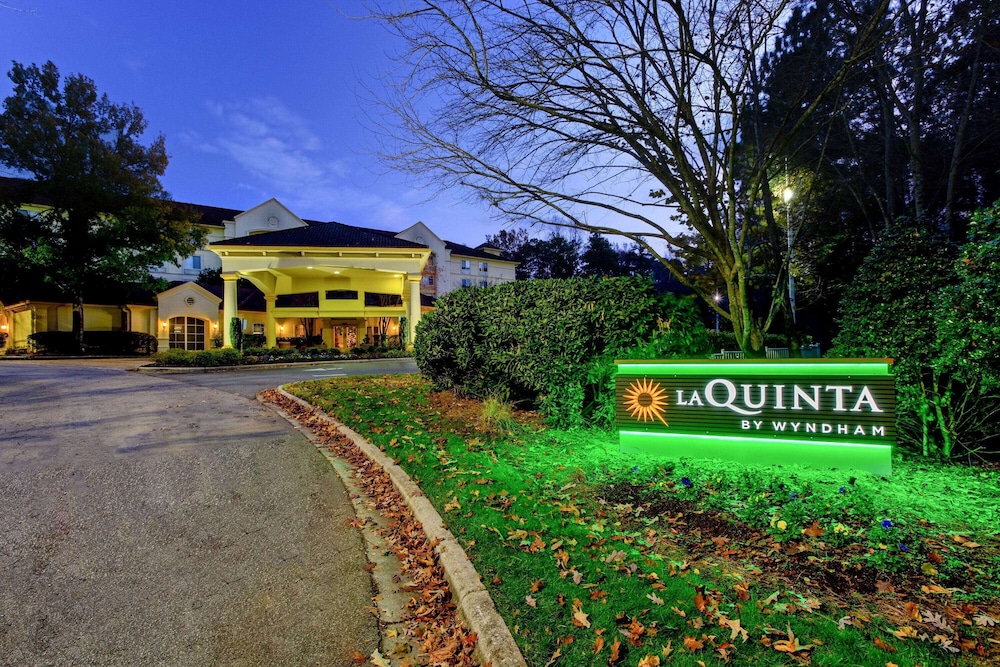 La Quinta Inn Suites Raleigh Crabtree 5/49