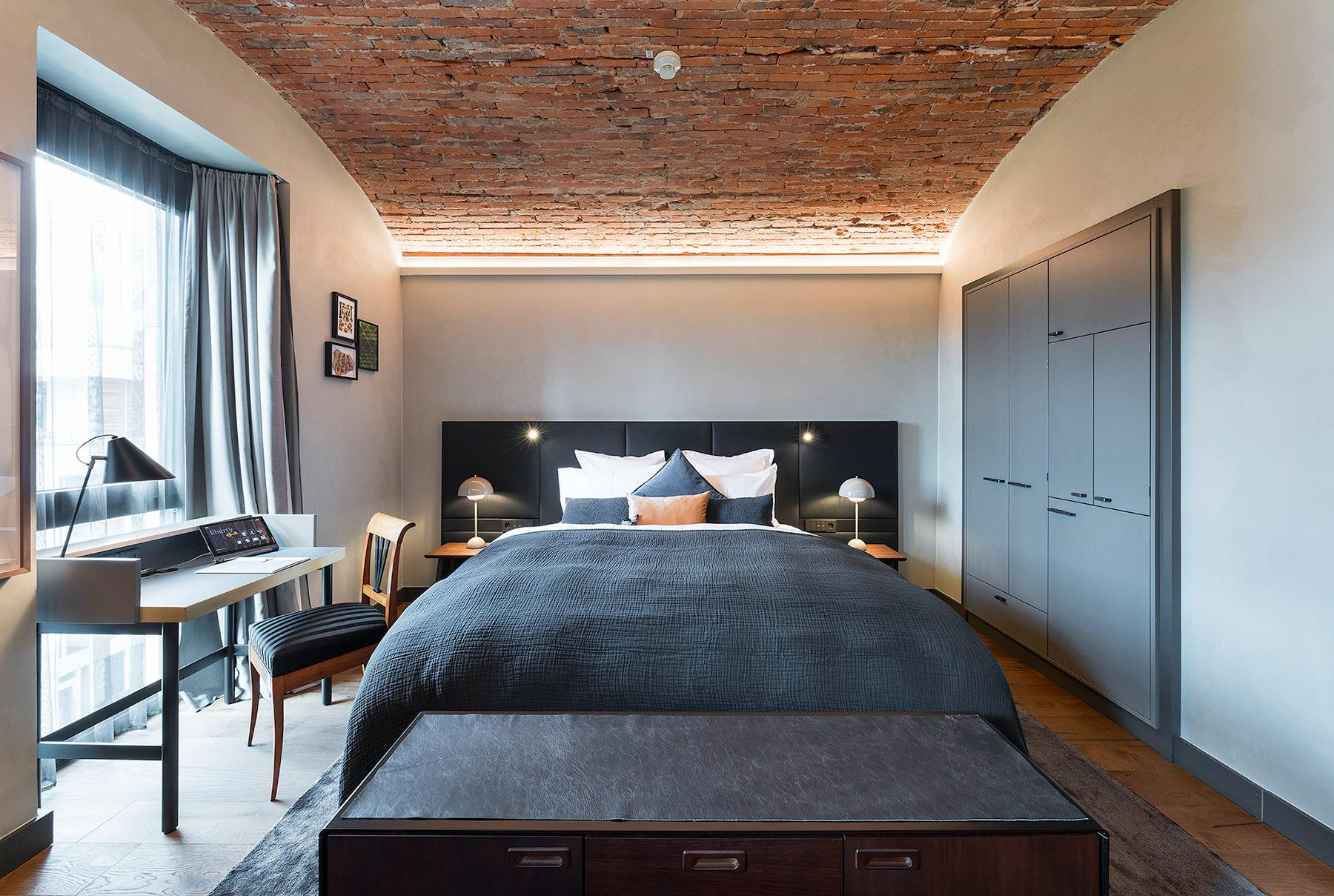 Classic, Double or Twin Bed