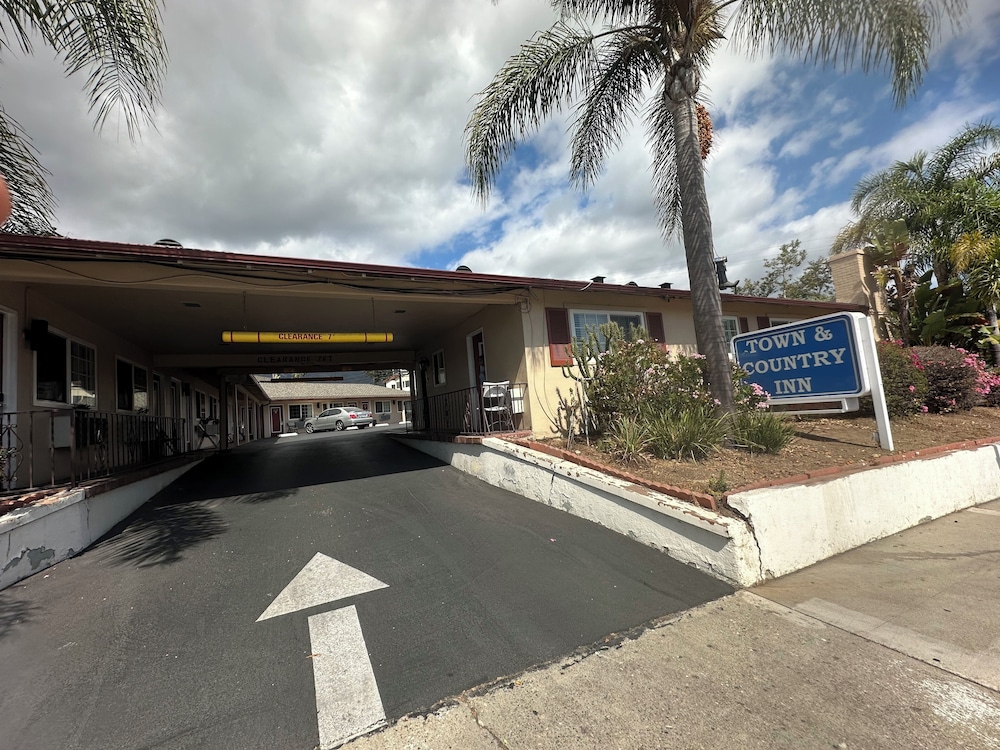 Town and Country Inn 41/50