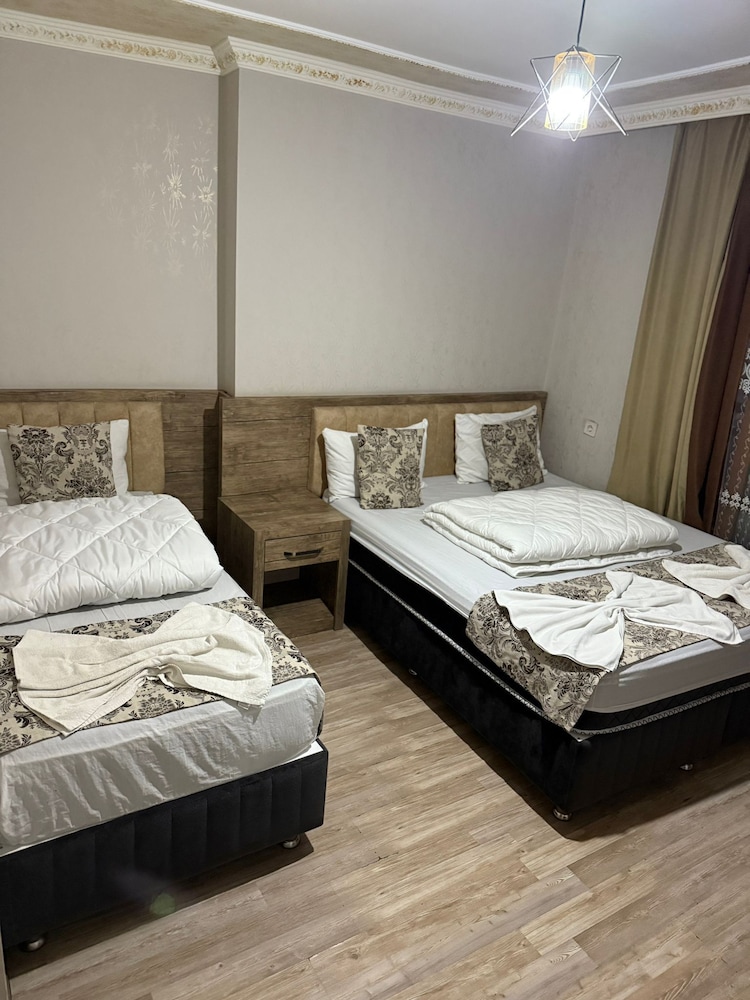 Ozgur Hotel 11/50