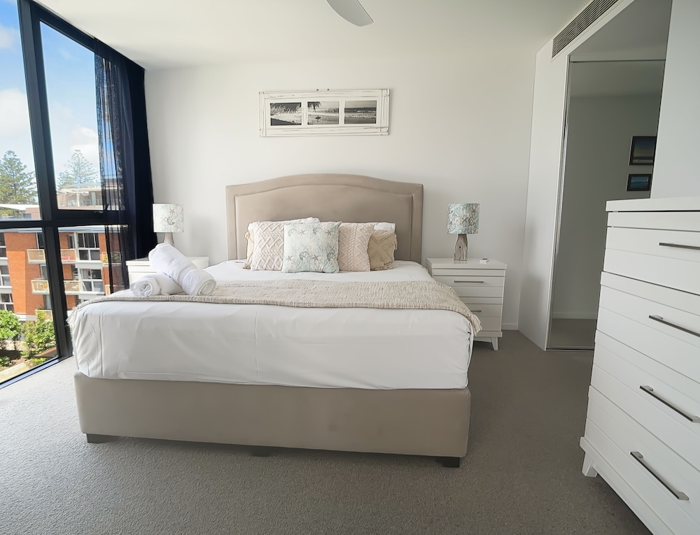 3 Bedrooms, Superior, Apartment, 2 Queen and Twin Beds, Pool View