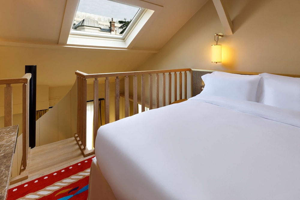DUPLEX, QUEEN BED