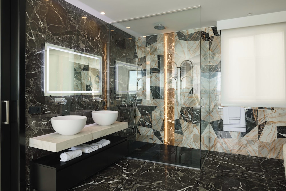 Blue Marina Suites 38/43