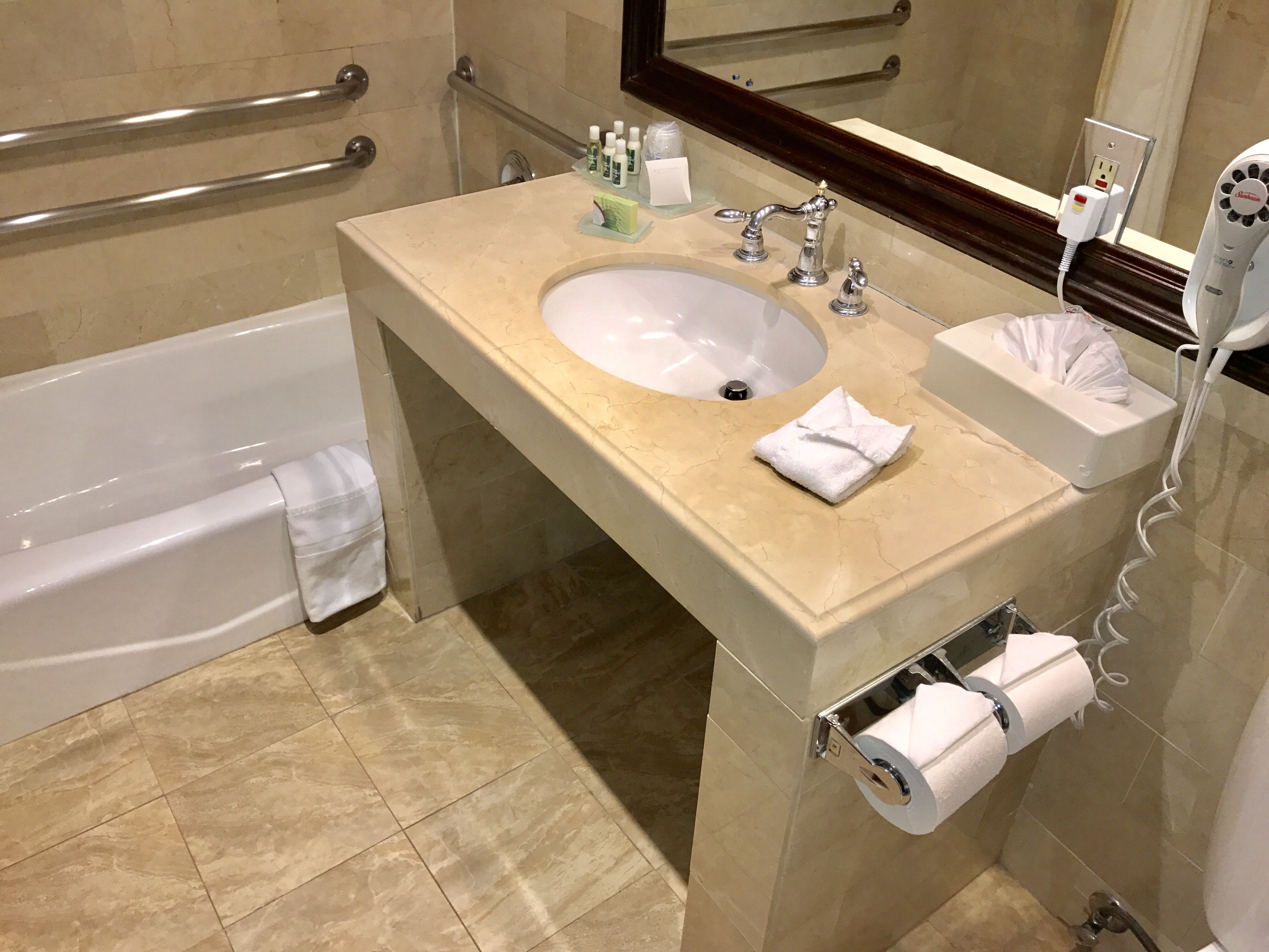 Best Western Plus Sunset Plaza Hotel 80/83
