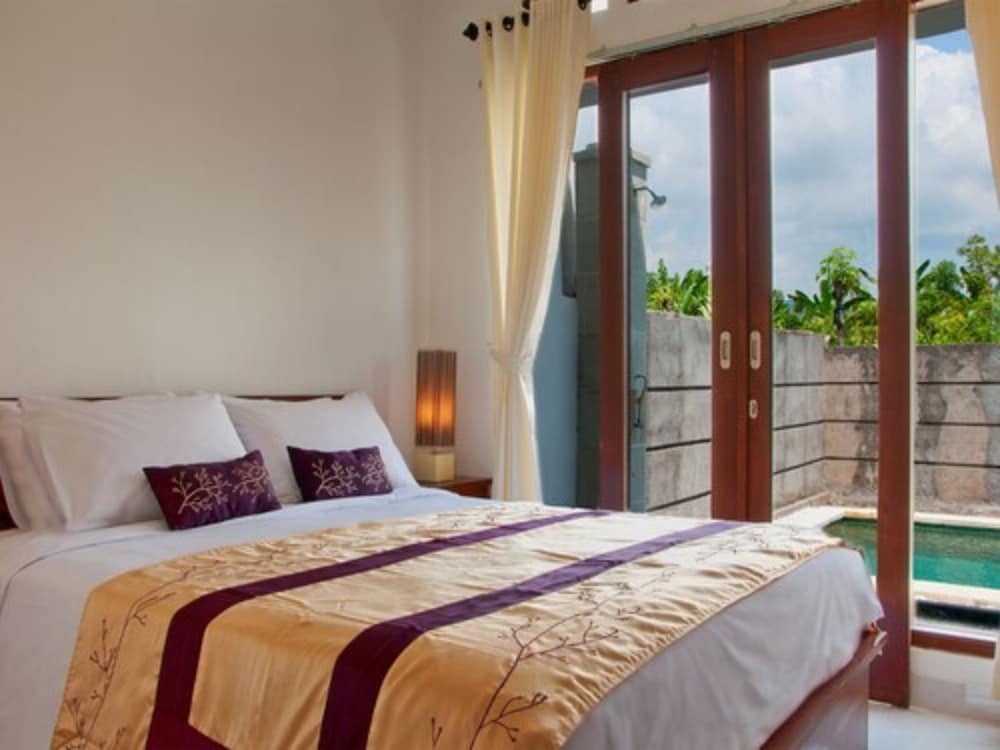 2 Bedrooms, Pool, Villa