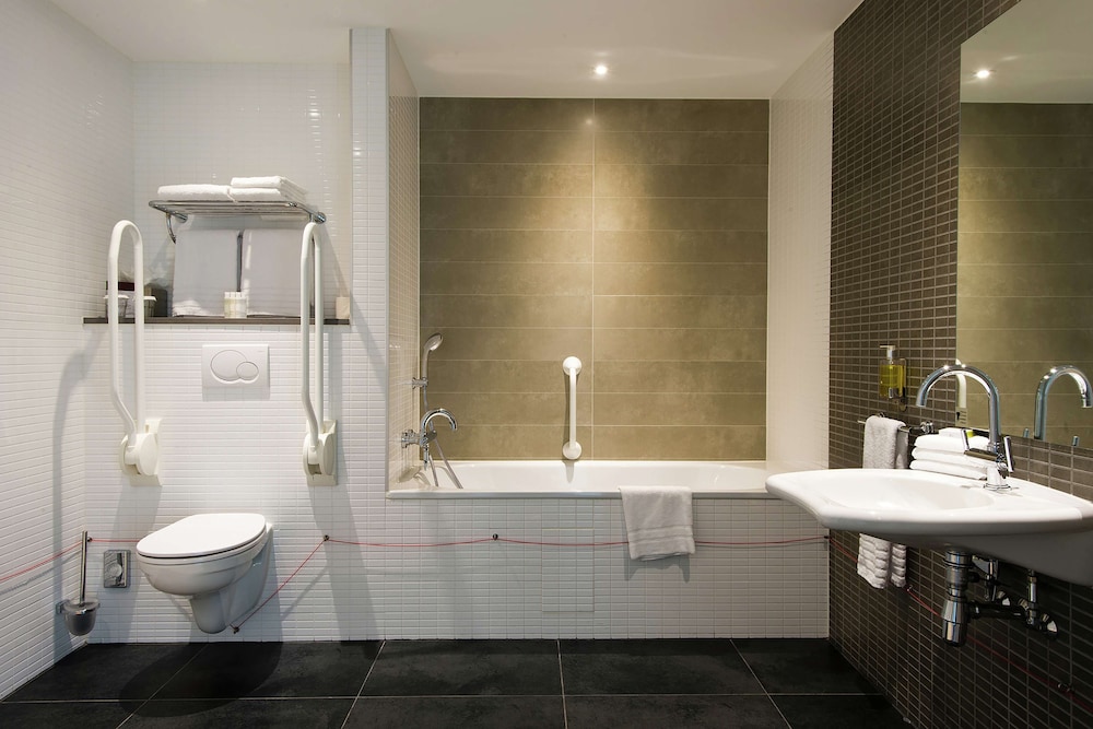 Doubletree By Hilton Amsterdam Centraal Station 17/88