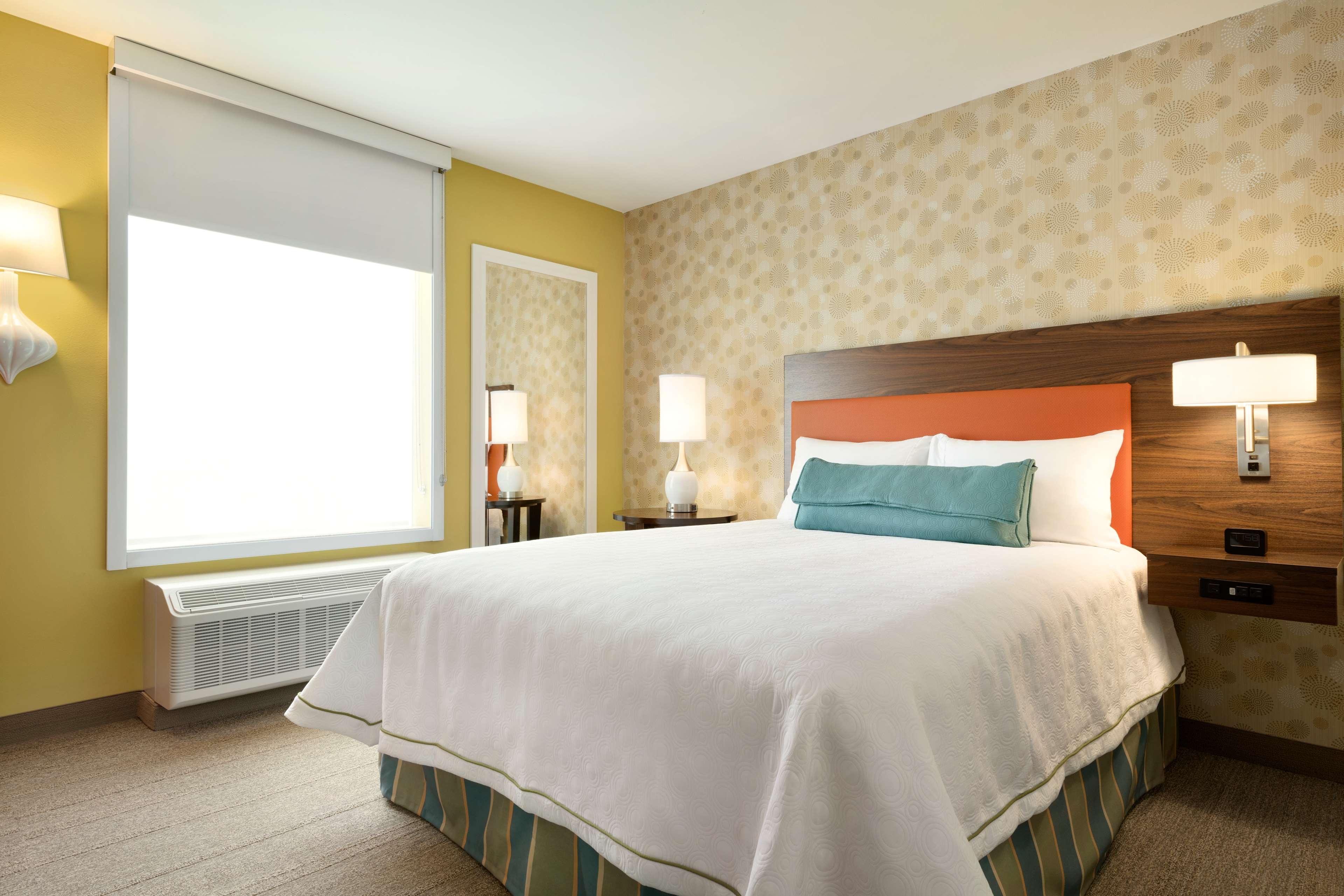 1 BEDROOM, SUITE, QUEEN BED