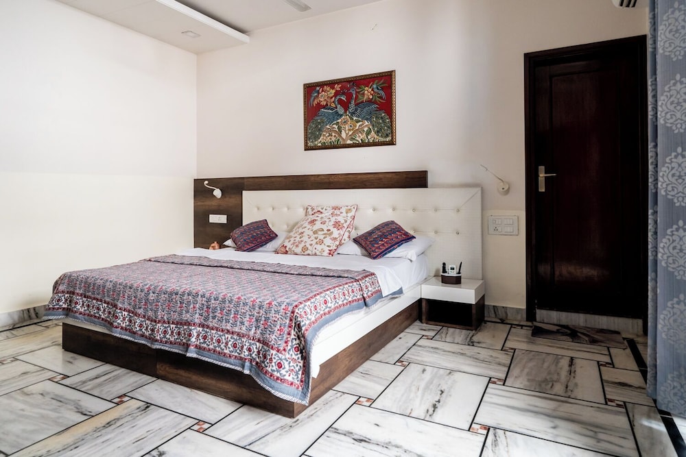 Super, Deluxe, King Bed 5/10