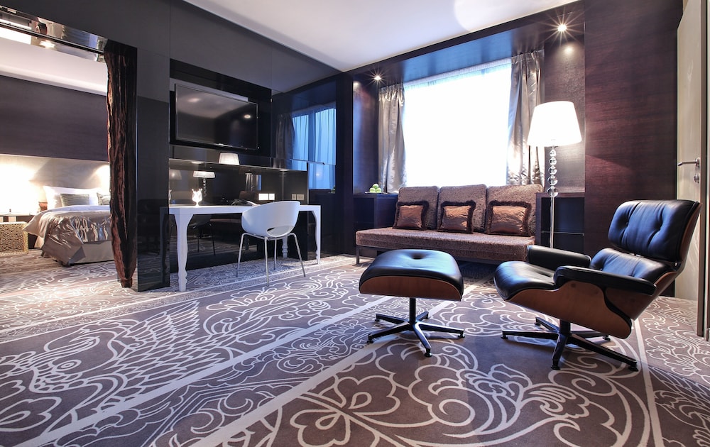 Zijin Hotel 52/74