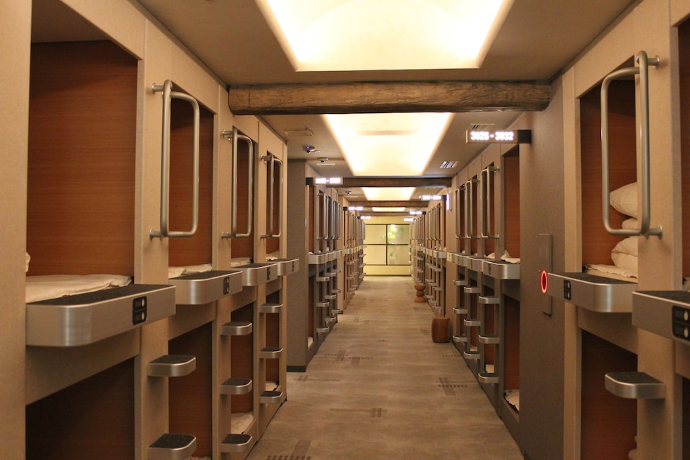 Capsule inn Osaka - Caters to Men 68/74