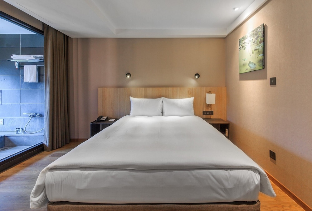 Four Points by Sheraton Yilan Jiaoxi 8/64