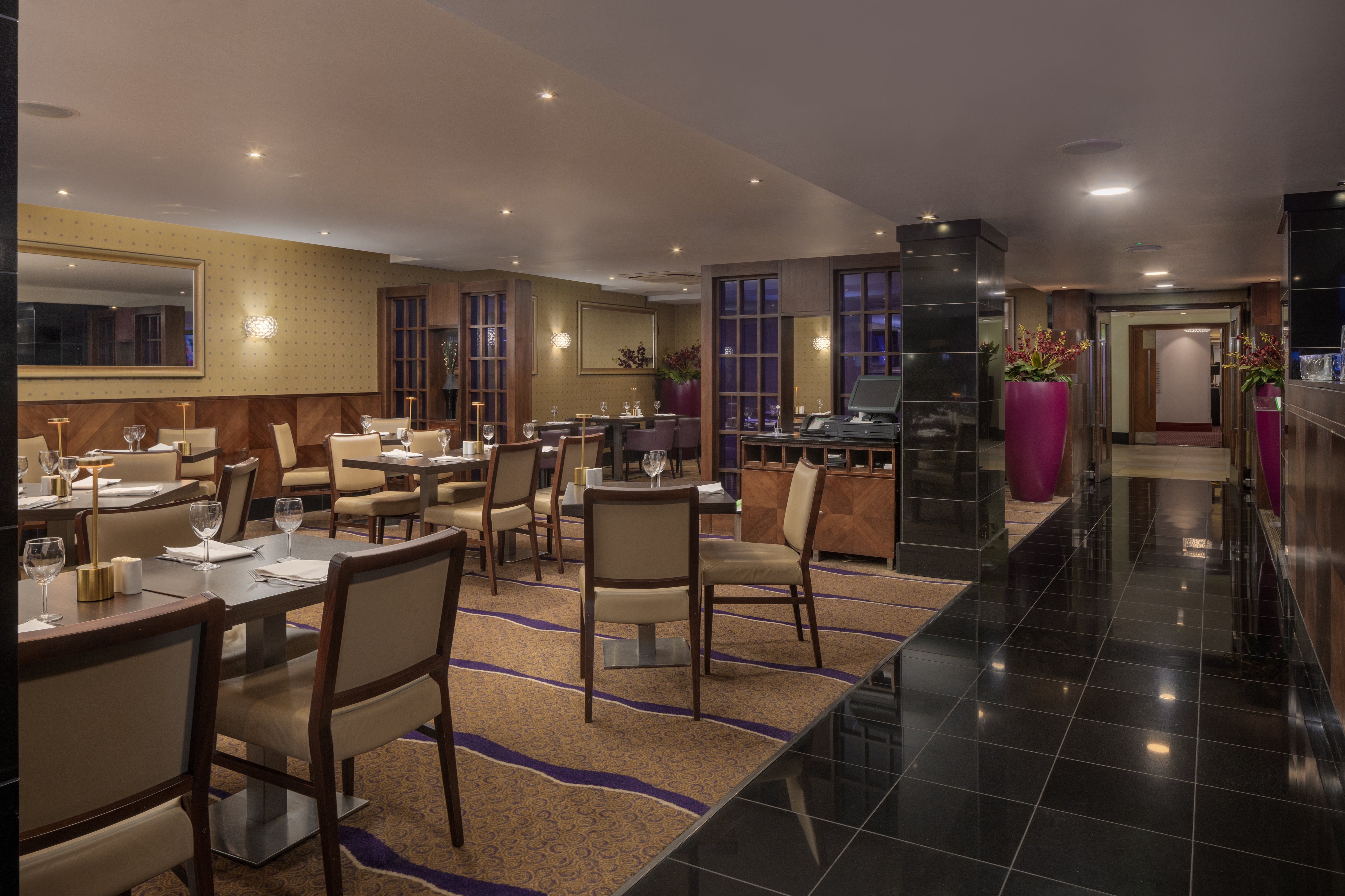 Crowne Plaza Ealing 55/76
