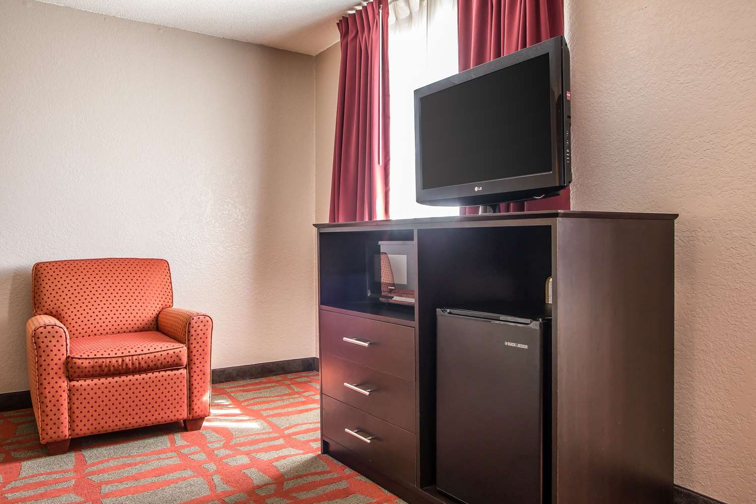 Quality Inn And Suites West Bend 14/17
