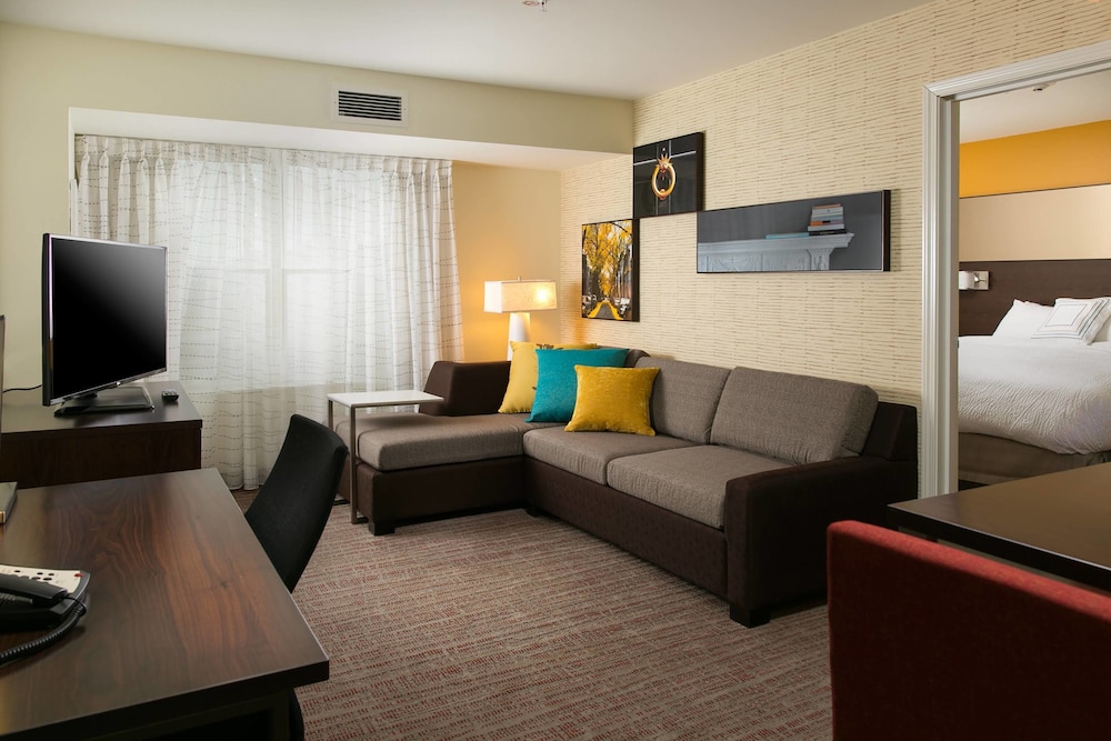 Residence Inn Kansas City At the Legends 14/27