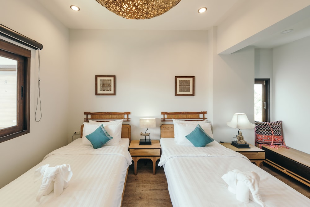 33 Poshtel - Adults Only 12/50