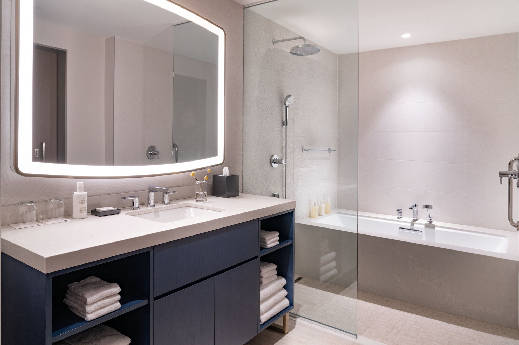 Residential, Suite, King Bed, Beach View, Sofa, Balcony، JW Marriott Clearwater Beach Resort & Spa 2/3