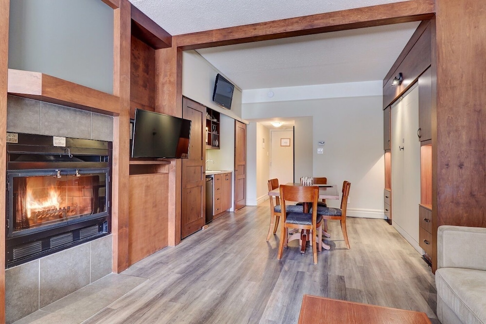 ESTRIMONT SUITES & SPA 48/61