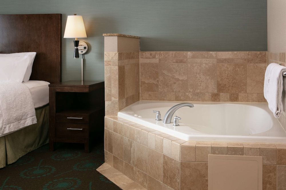 Hampton Inn & Suites Lincoln - North East I-80 19/71