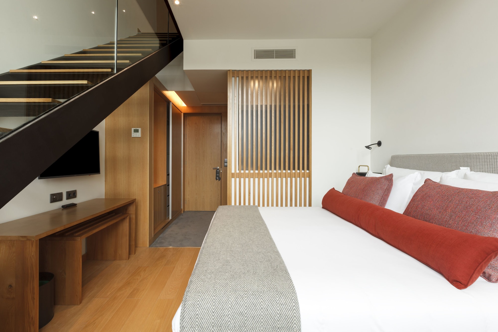 DUPLEX, SUPERIOR, SUITE