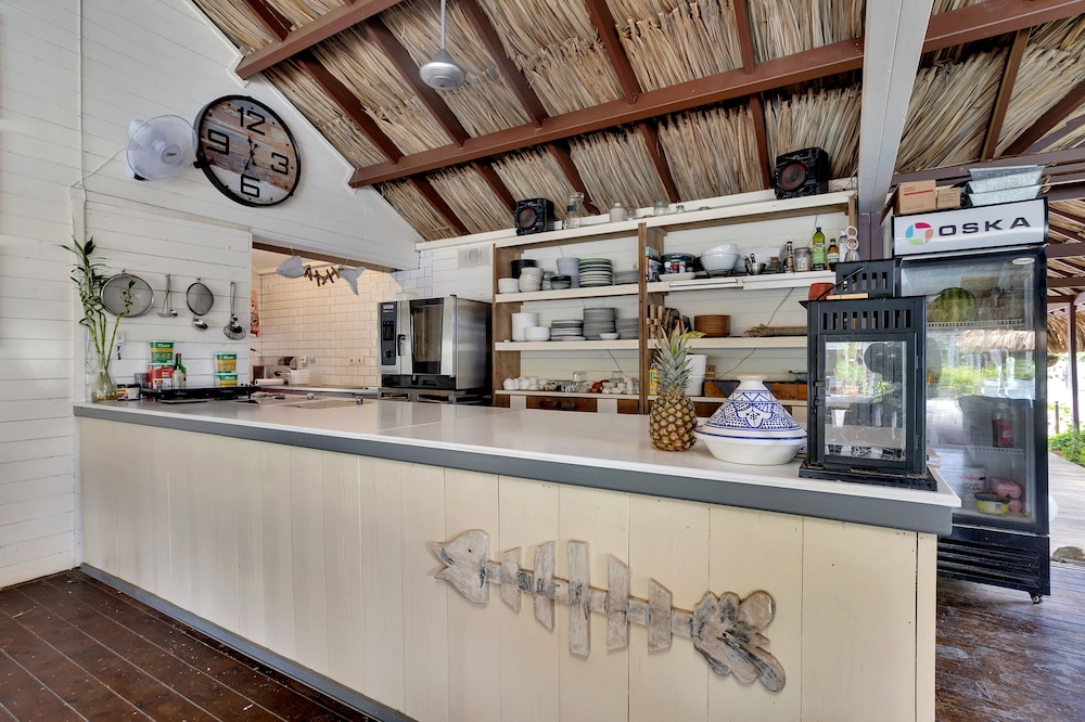 Red Palm Village 2/50
