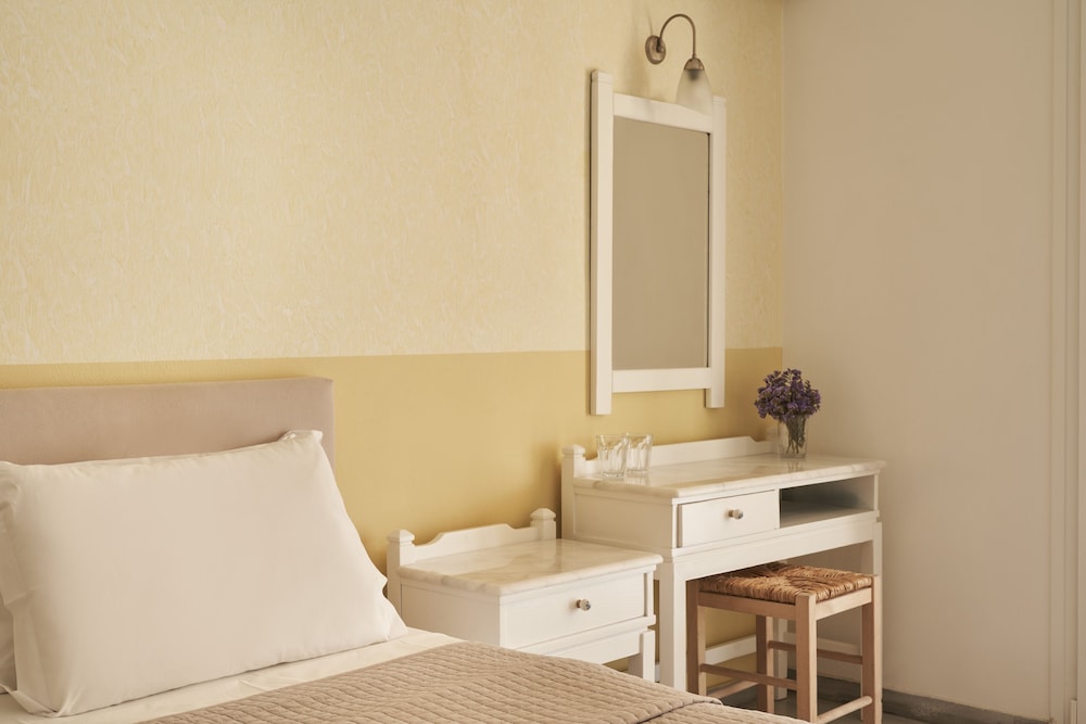 Polos Hotel Paros 40/90