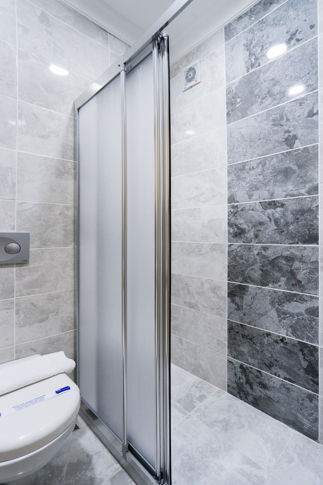 Atam Suites Apart 50/50