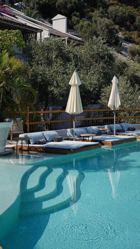 Pilos Suites 41/50